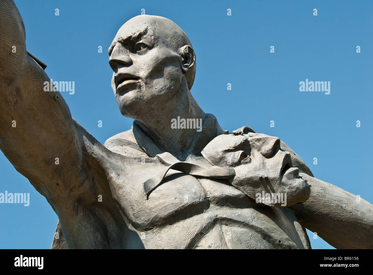 "La Chase' acciaio inossidabile scultura davanti al Barber Vintage Motorsports Museum di Birmingham, Alabama, STATI UNITI D'AMERICA Foto Stock