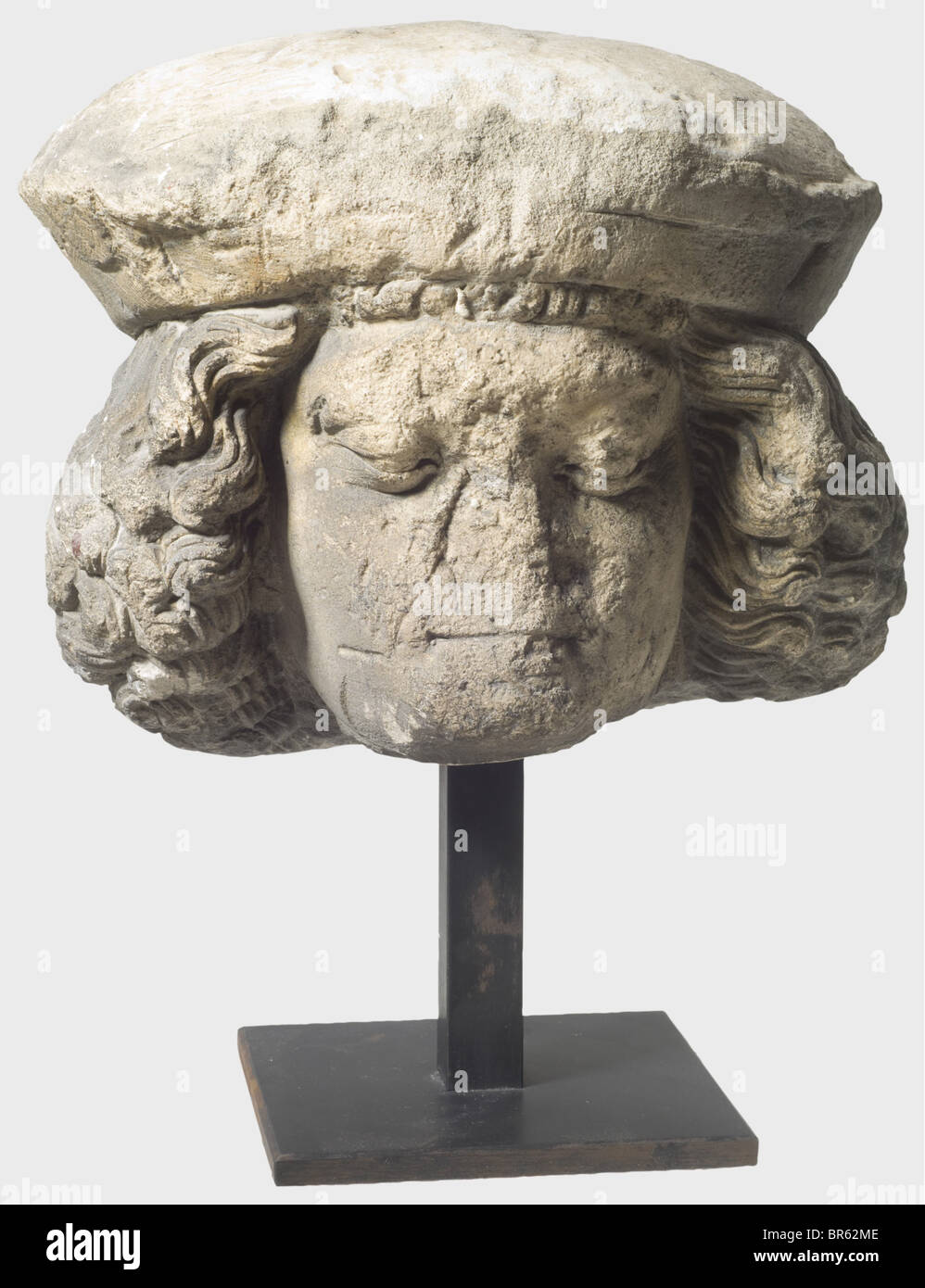 Un Francese tardo gotico testa di pietra arenaria, Champagne, metà del XV secolo. Espressiva testa di uomo con ricci, semi-capelli lunghi e acconciatura contemporanea. Leggermente danneggiato in luoghi, il naso mancante. Montato su un nero, supporto in ferro. Altezza senza stand 19 cm. Probabilmente la testa di un eterna mourner spirituale (pleurant). belle arti, del XV secolo, belle arti, arte, statuetta, figurine, figurine, statuette, scultura, sculture, oggetti, oggetti, alambicchi, clipping, clippings, tagliate, cut-out, cut-outs, artista del diritto d'autore non deve essere cancellata Foto Stock Un Francese tardo gotico testa di pietra arenaria, Champagne, metà del XV secolo. Espressiva testa di uomo con ricci, semi-capelli lunghi e acconciatura contemporanea. Leggermente danneggiato in luoghi, il naso mancante. Montato su un nero, supporto in ferro. Altezza senza stand 19 cm. Probabilmente la testa di un eterna mourner spirituale (pleurant). belle arti, del XV secolo, belle arti, arte, statuetta, figurine, figurine, statuette, scultura, sculture, oggetti, oggetti, alambicchi, clipping, clippings, tagliate, cut-out, cut-outs, artista del diritto d'autore non deve essere cancellata Foto Stock