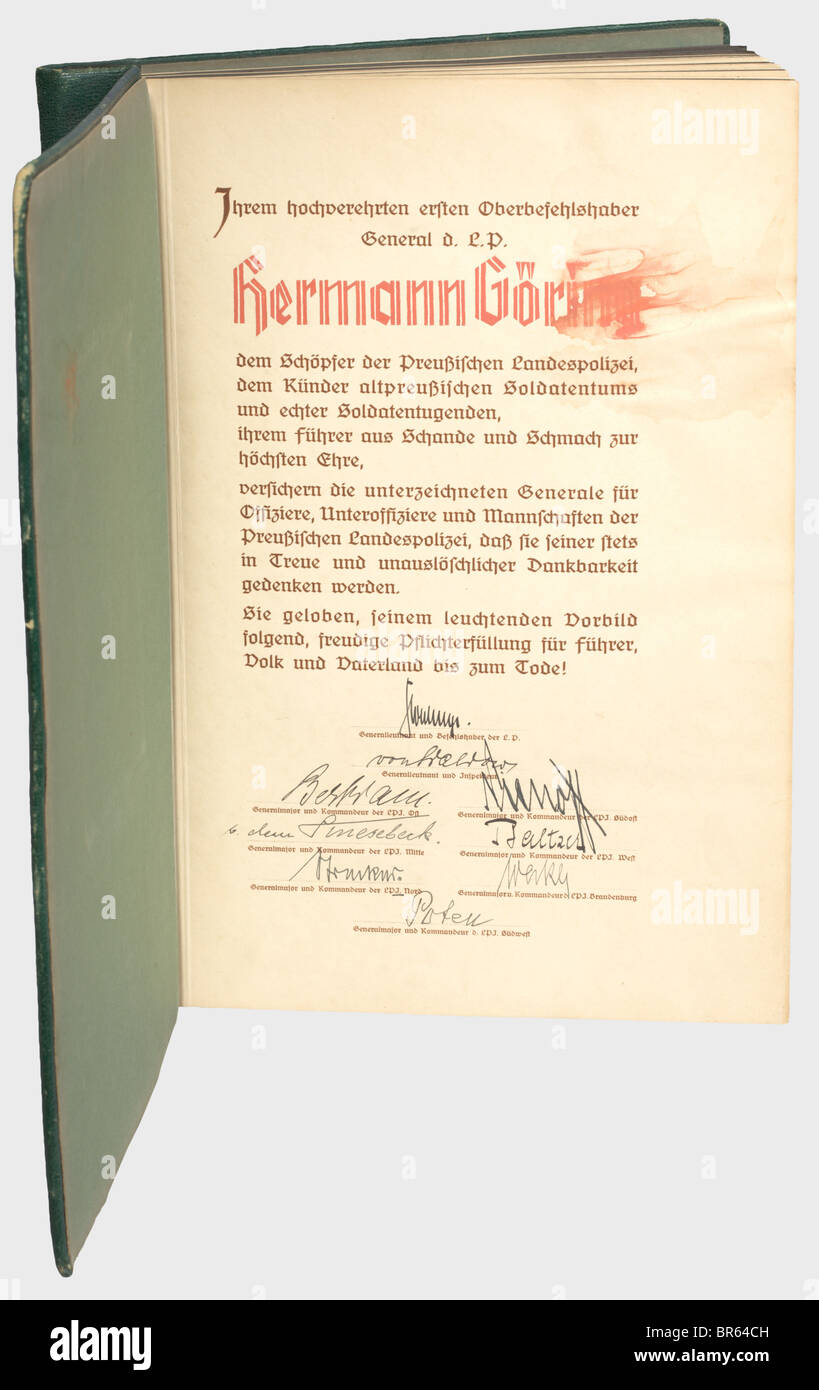 Hermann Göring - un giuramento di fedeltà della polizia di Stato della Prussia, probabilmente per il compleanno di Göring il gennaio 12th 1936 'verrichern die unterzeichneten Generale... daß sie seiner stets in Treue und unauslöschlicher Dankbarkeit gedenken werden. Sie geloben... freudige Pflichterfüllung für Führer, Volk und Vaterland bis zum Tode!' (i generali che si stanno sottoponendo a firma, affermano... che lo ricorderanno sempre con lealtà e gratitudine estigibili. Essi promettono... che essi assolveranno felicemente il loro dovere per la Führer, la gente e la patria, anche t, Foto Stock