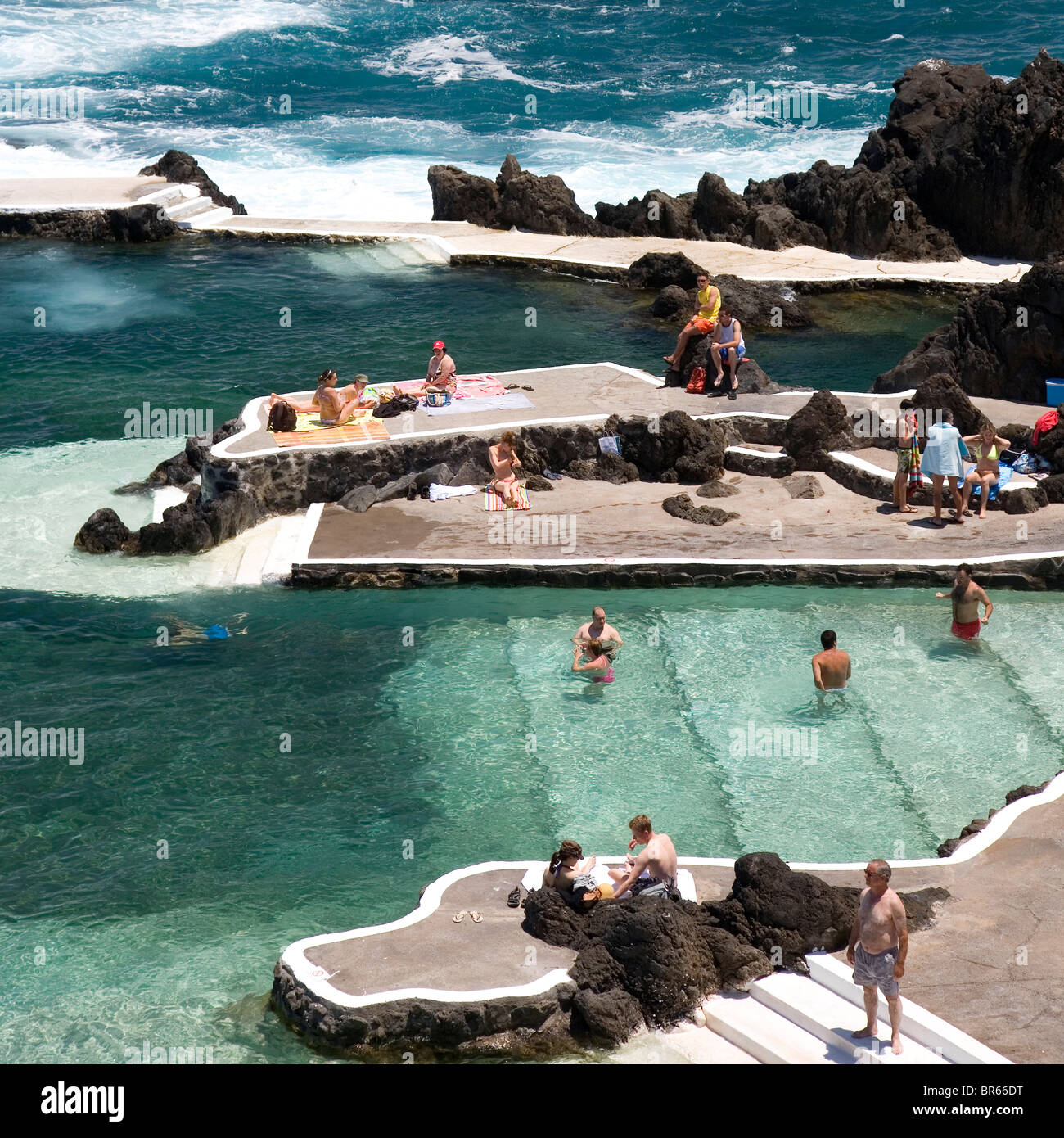 Porto Moniz bagnanti tra rocce Foto Stock