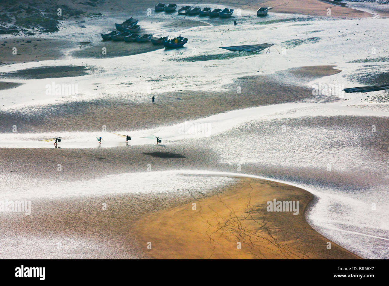 I pescatori sulla spiaggia a est dal Mar Cinese Orientale, Xiapu, Fujian, Cina Foto Stock