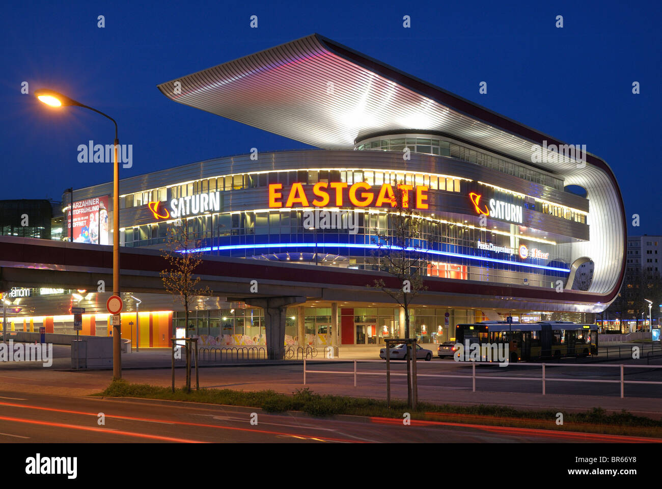 Eastgate, uno dei più grandi negozi e centri ricreativi di Berlino e la Germania orientale, in Marzahn di Berlino, Germania, Europa. Foto Stock