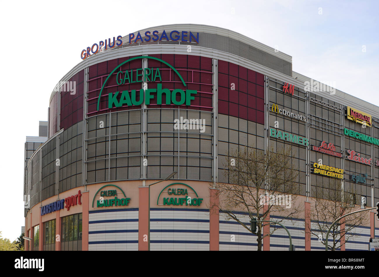 Gropius Passagen, il più grande centro per lo shopping di Berlino, Gropiusstadt, città satellite, Berlin Neukoelln, Berlino, Germania, Europa. Foto Stock
