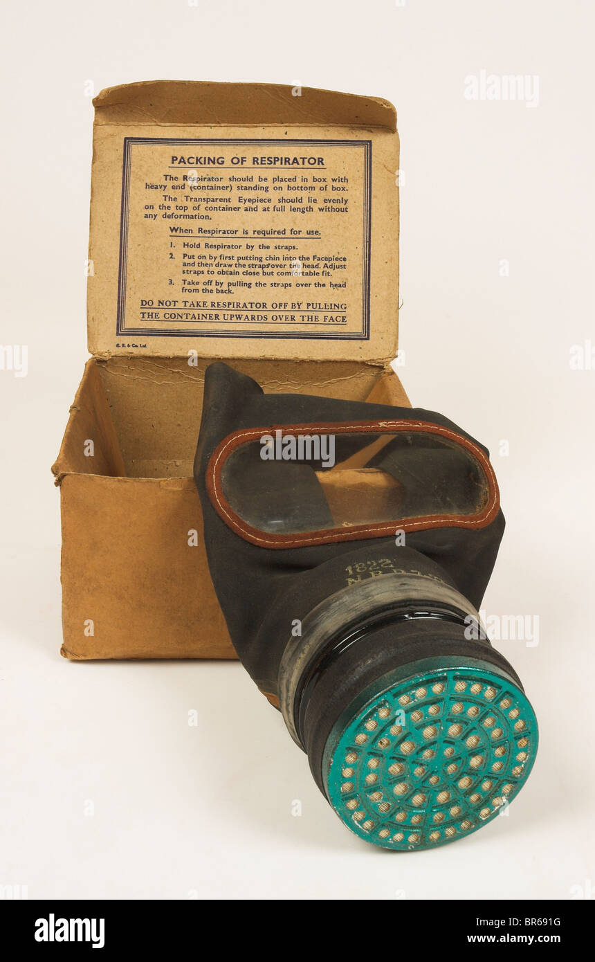 Guerra Mondiale 2 Maschera a gas in originale scatola di cartone con le istruzioni Foto Stock