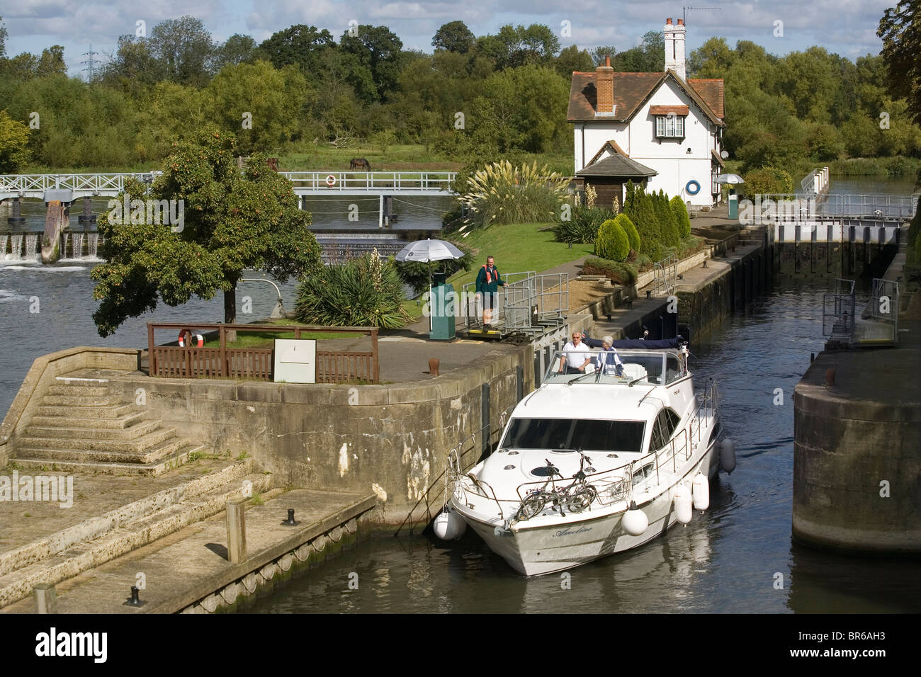 Inghilterra Oxfordshire Goring Lock & Thames di Fiume Foto Stock