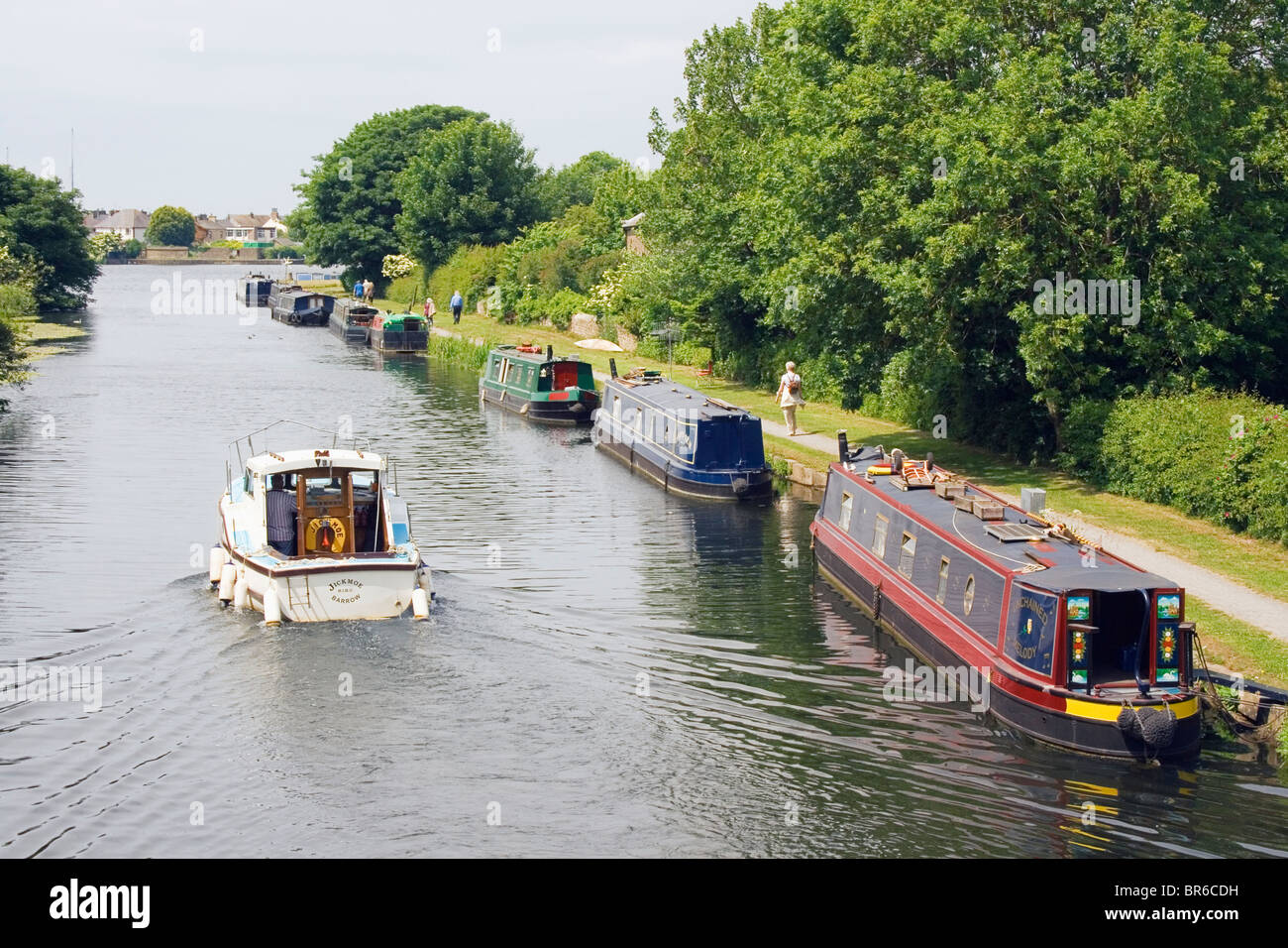 Glasson Dock, Lancaster, Lancashire, Inghilterra. Imbarcazioni strette ormeggiato sul fiume Lune. Foto Stock
