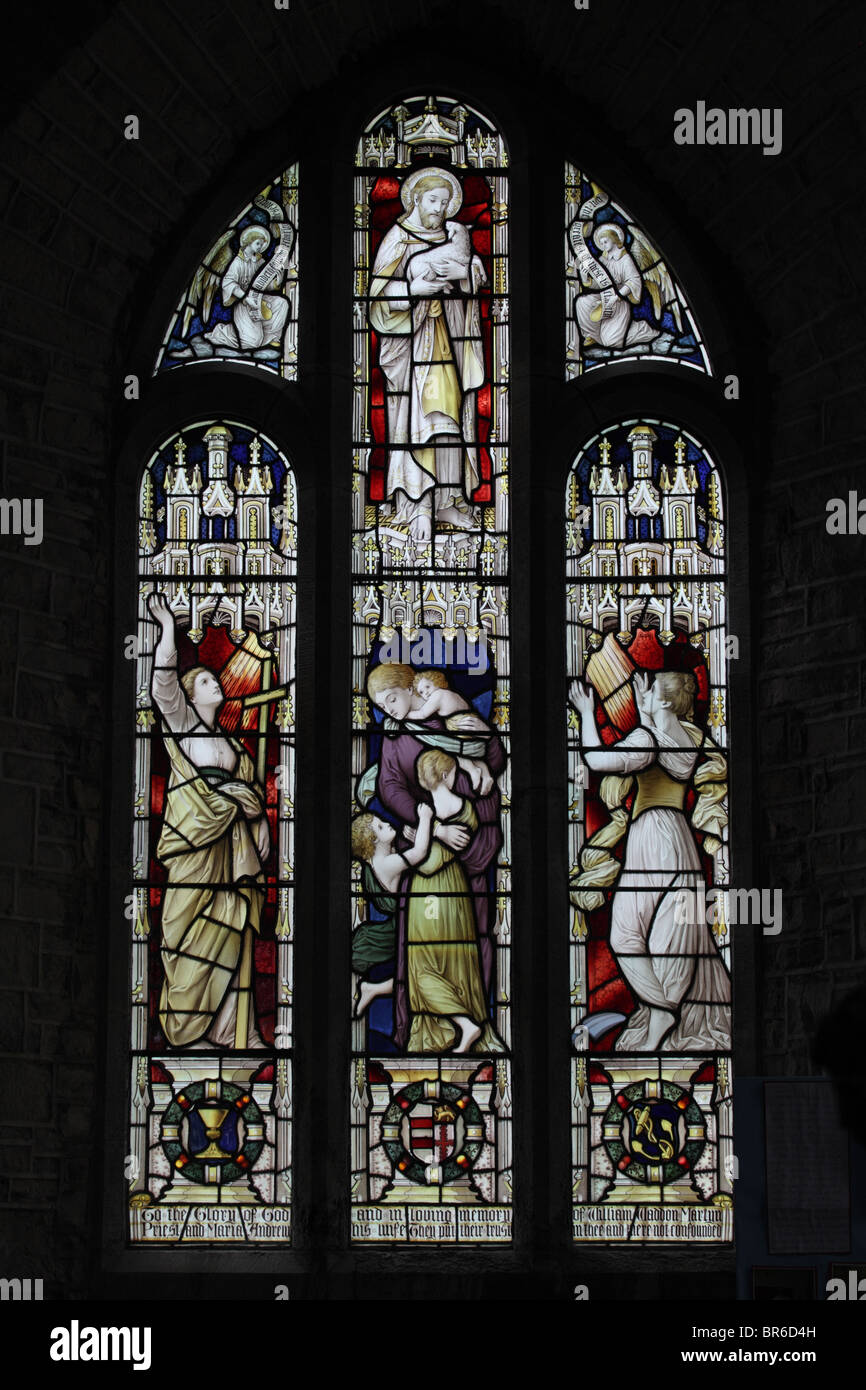 Una vetrata di Lavers Barraud & Westlake 1902 raffigurante Gesù il buon Pastore, fede, speranza e Carità, Chiesa di Morwenstow, Cornovaglia Foto Stock