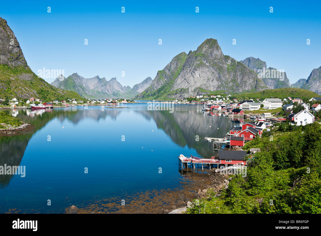 New Scenic 5 posti villaggio di Reine, isole Lofoten in Norvegia Foto Stock