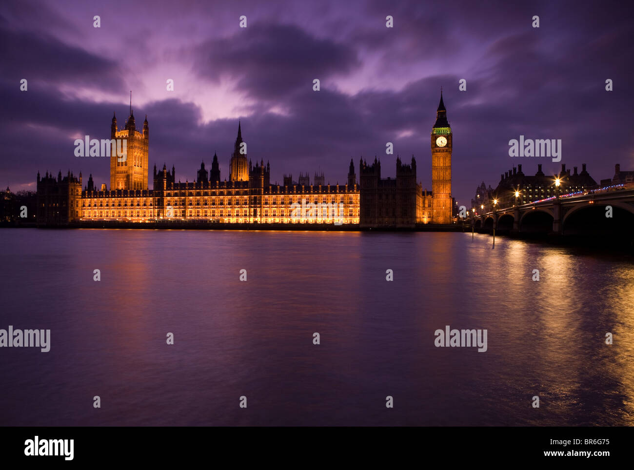 Scena notturna Westminster Bridge, le Case del Parlamento di Londra, Inghilterra. Foto Stock