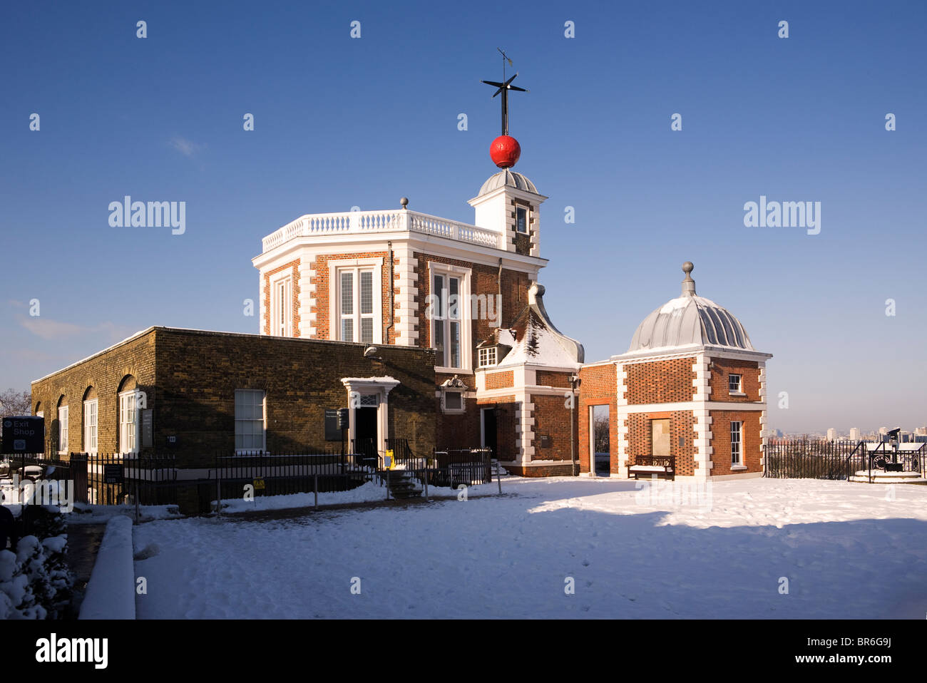 L'Osservatorio Reale, il parco di Greenwich, Londra nella neve Foto Stock