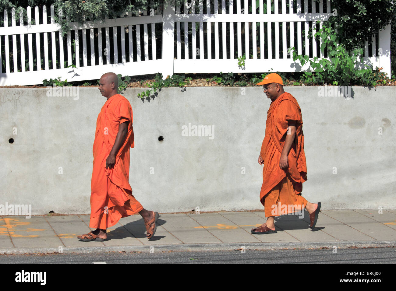 Buddhist Monks, East Main Street, Port Jefferson Long Island NY Foto Stock