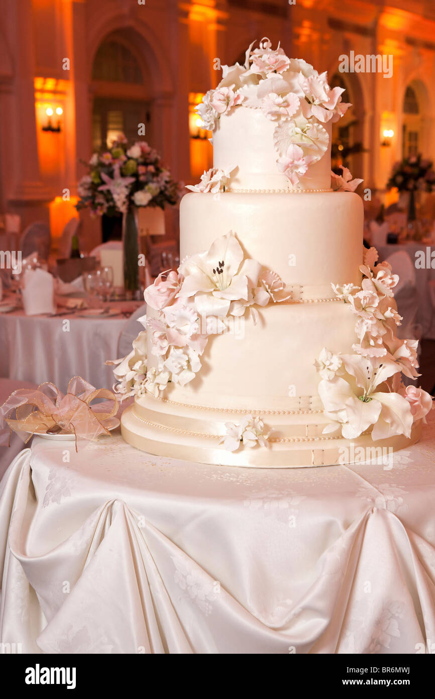 Sontuosa torta nuziale Foto Stock
