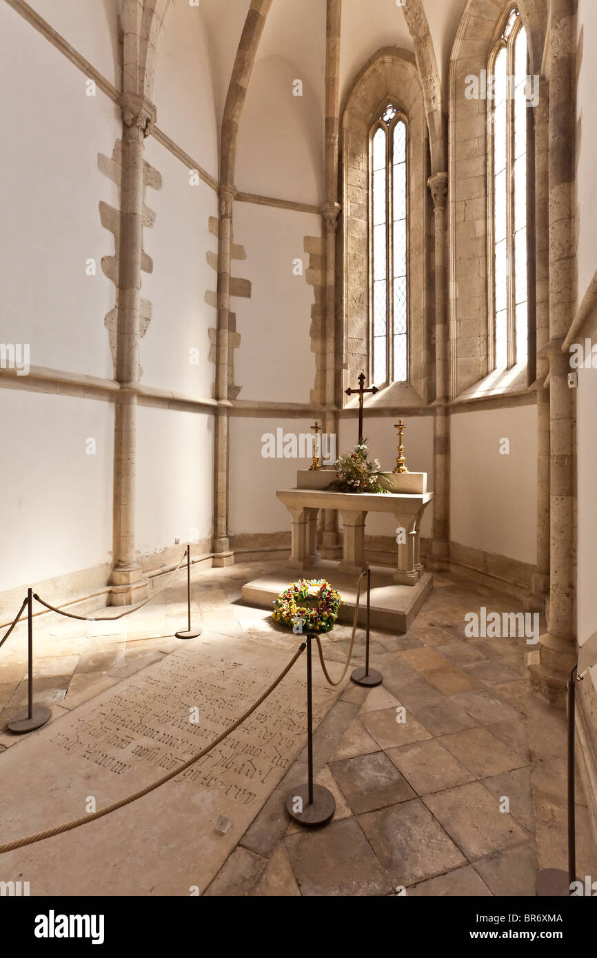 Pedro Alvares Cabral tomba (il navigatore portoghese scopritore del Brasile) in Graça chiesa, la città di Santarém, Portogallo. Foto Stock