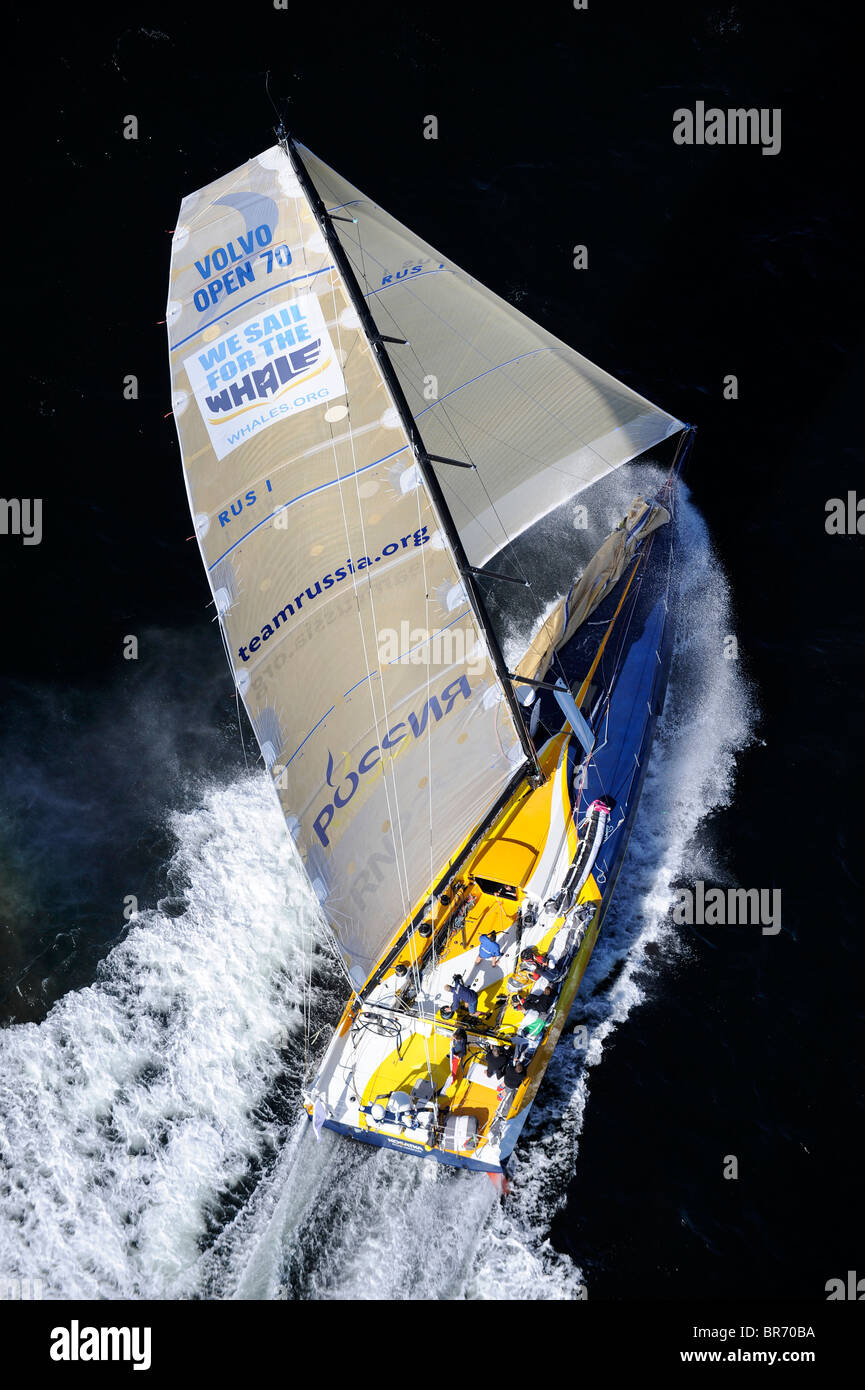 Team Russia finendo sesto su una gamba del decimo Volvo Ocean Race 2008-2009, Cape Town, novembre 2008. Per solo uso editoriale. Foto Stock