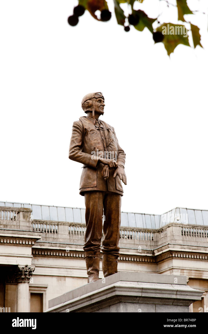Statua di Sir Keith Park sul quarto zoccolo in Trafalgar Square Foto Stock