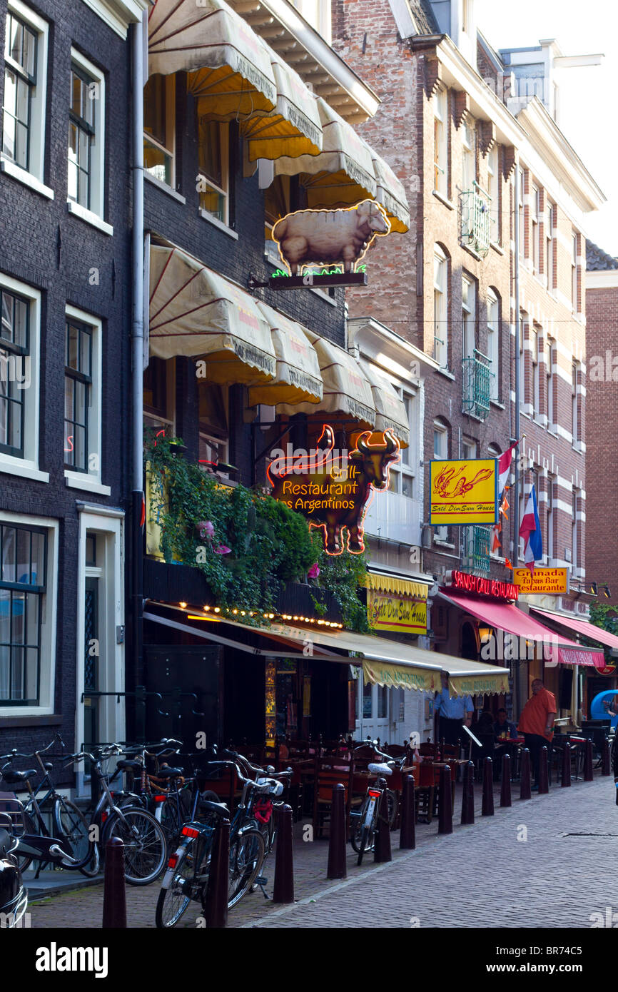 Ristoranti a Leidsekruis Straat, Amsterdam, Olanda Foto Stock