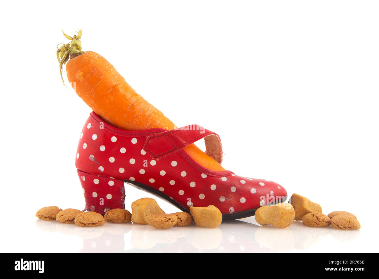 Rosso pattino punteggiata con la carota per il cavallo di Sinterklaas Foto Stock