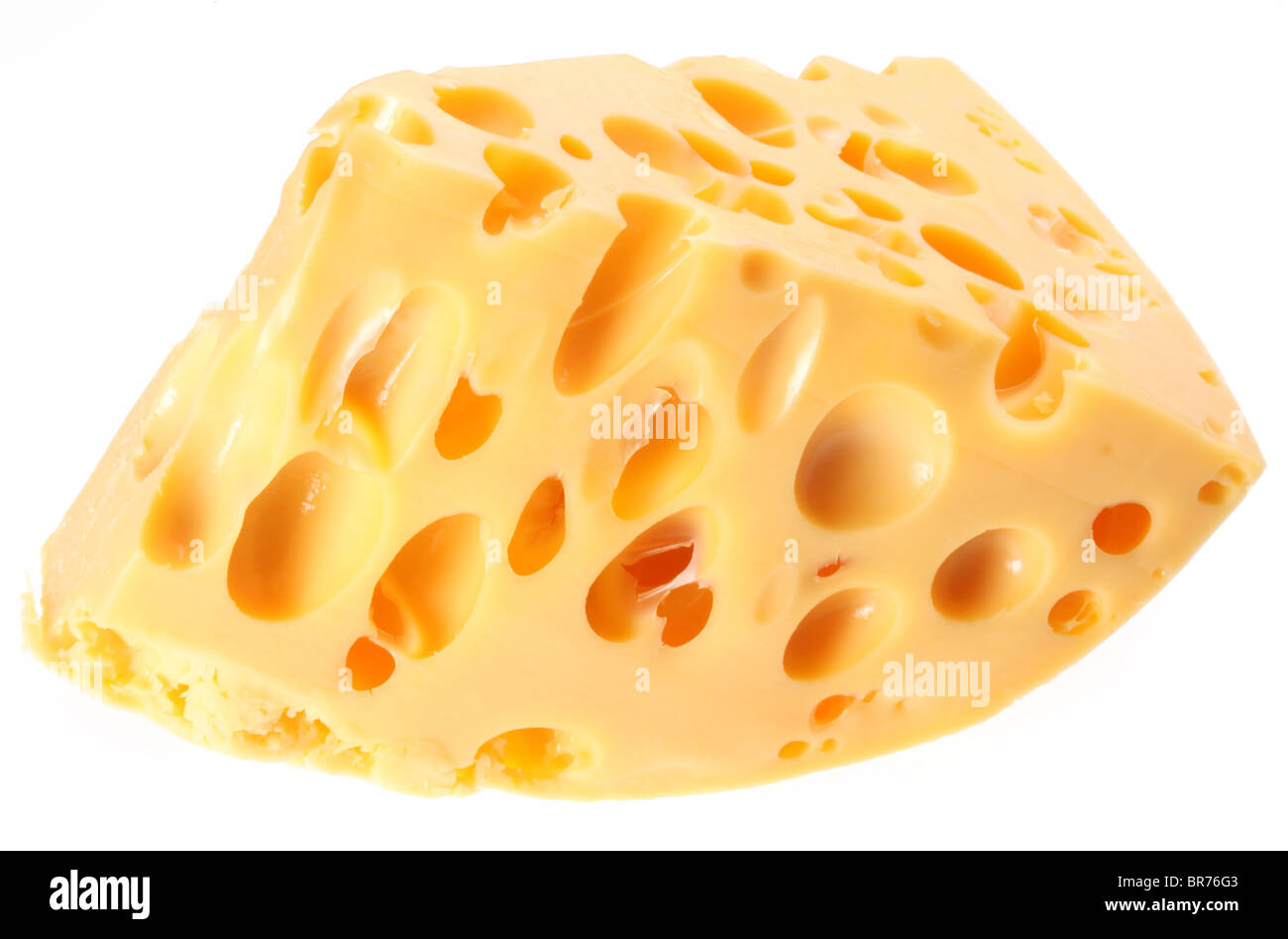 Pezzo di formaggio svizzero su uno sfondo bianco. Foto Stock