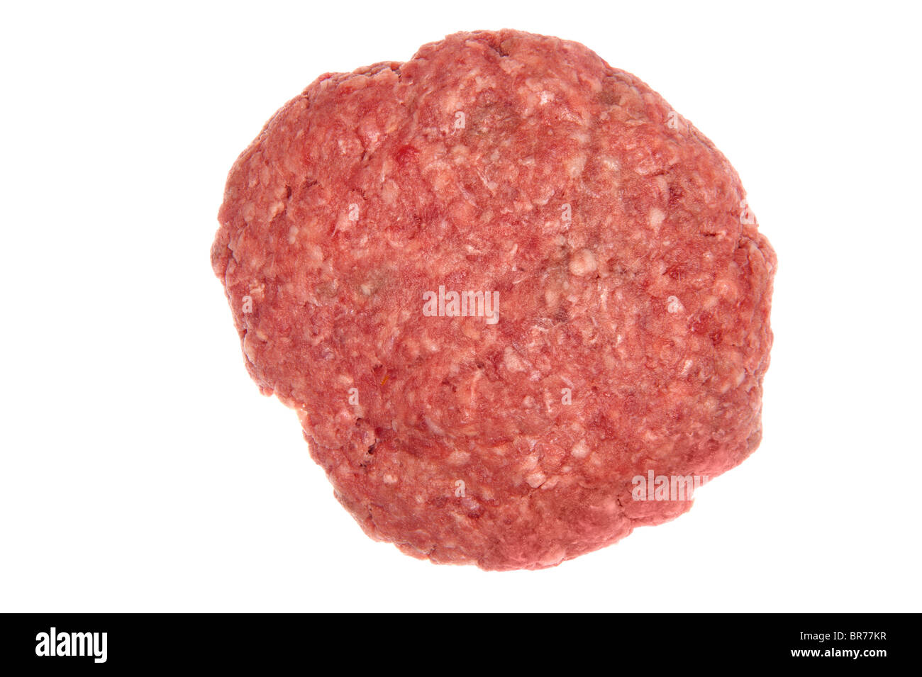 Un grezzo di hamburger patty isolato su bianco. Foto Stock