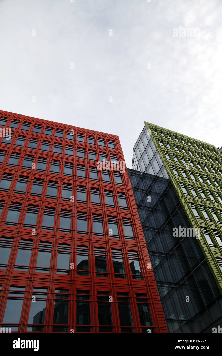 Il rosso e il verde degli edifici a Londra. Inghilterra Foto Stock