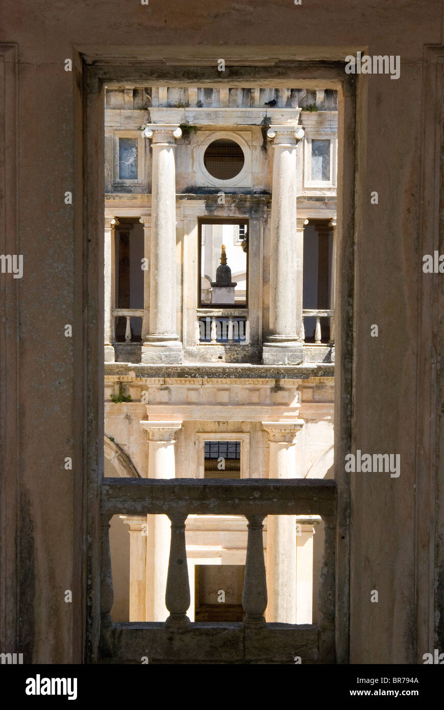 Il Convento de Cristo convento di Tomar, Portogallo. UNESCO - Sito Patrimonio dell'umanità. Chiostro Rinascimentale di Giovanni III Foto Stock