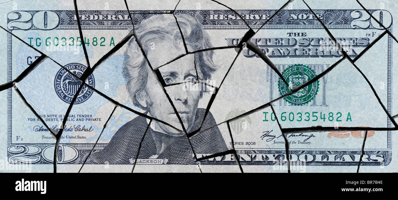 Incrinato American venti dollari concetto per rappresentare una crisi economica Foto Stock