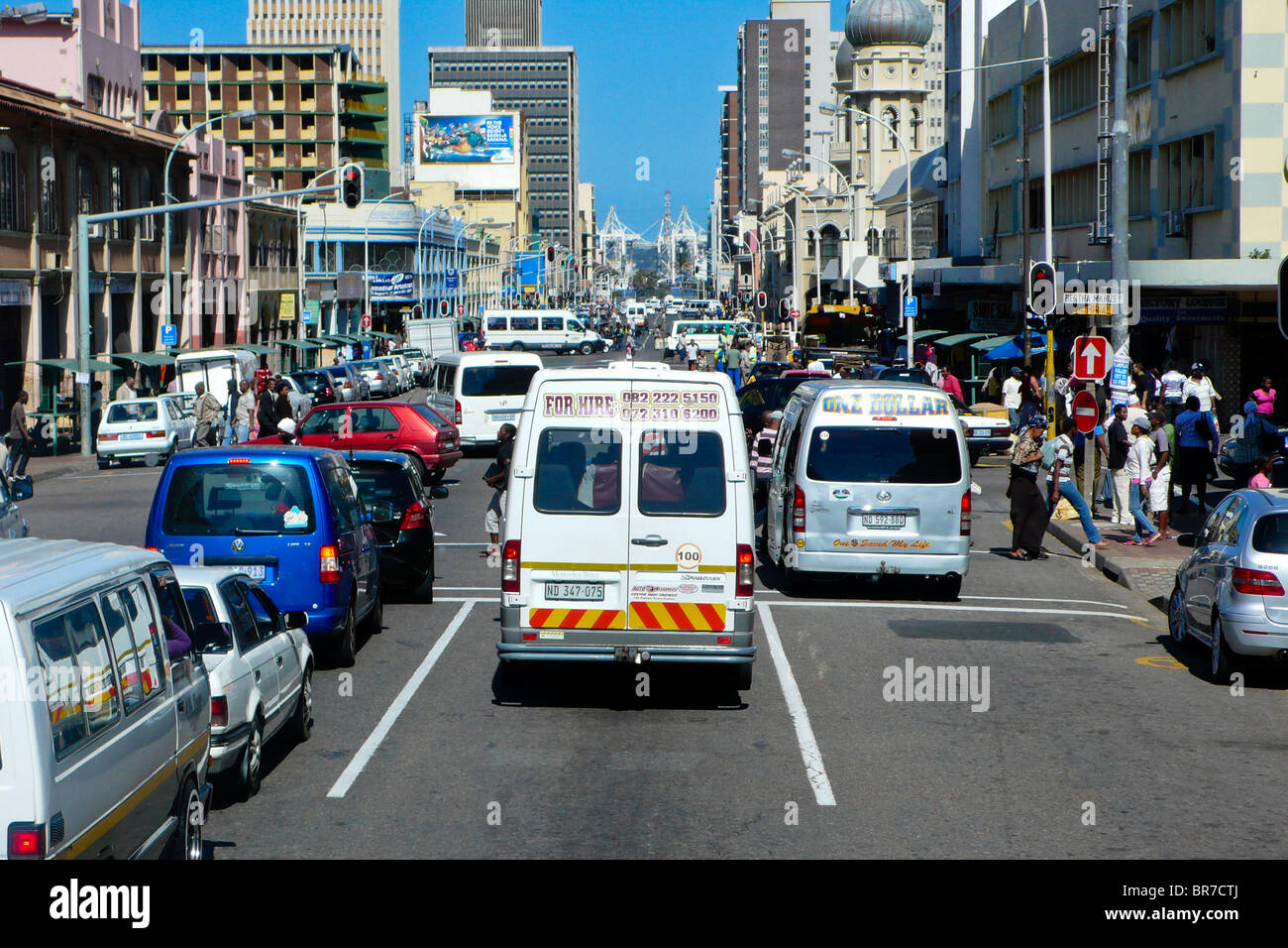 Scena di strada nel quartiere commerciale, Durban, Sud Africa Foto Stock