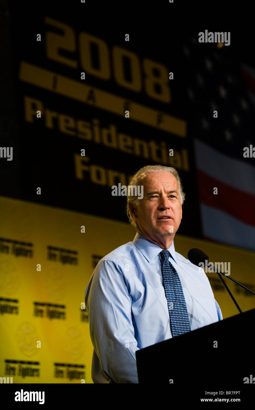 Presidential hopefuls parlare in un forum bipartisan ospitata dalla Associazione Internazionale dei Vigili del Fuoco Foto Stock