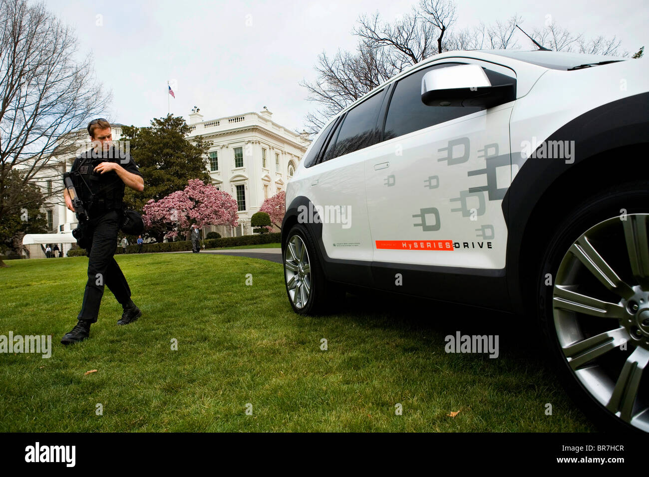 Il Presidente Bush e i tre grandi case automobilistiche prendere parte in un foto-op con veicoli a carburante alternativo alla Casa Bianca Foto Stock
