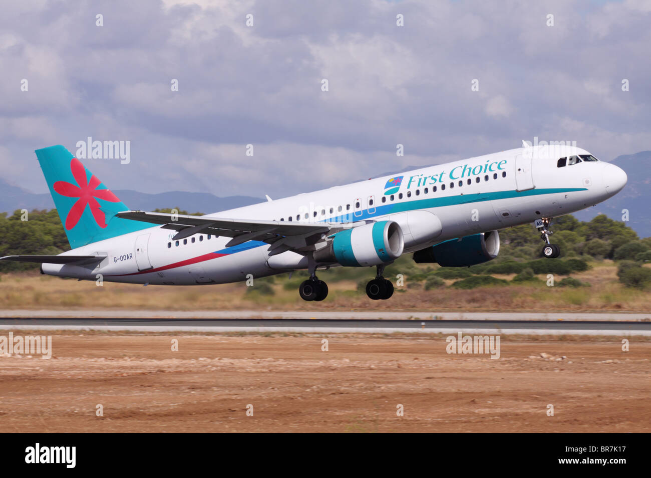 Prima scelta Airbus A320 British holiday compagnia di voli charter aereo di linea aeromobili in fase di decollo all'aeroporto di Palma Mallorca Foto Stock