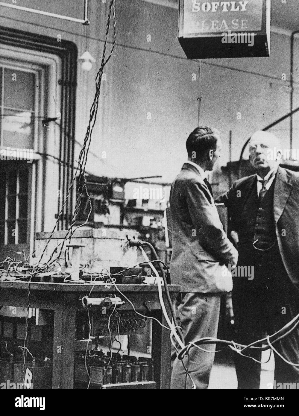 ERNEST RUTHERFORD (1871-1937) British-New Zelanda fisico presso direttamente nel Laboratorio Cavendish, Università di Cambridge Foto Stock