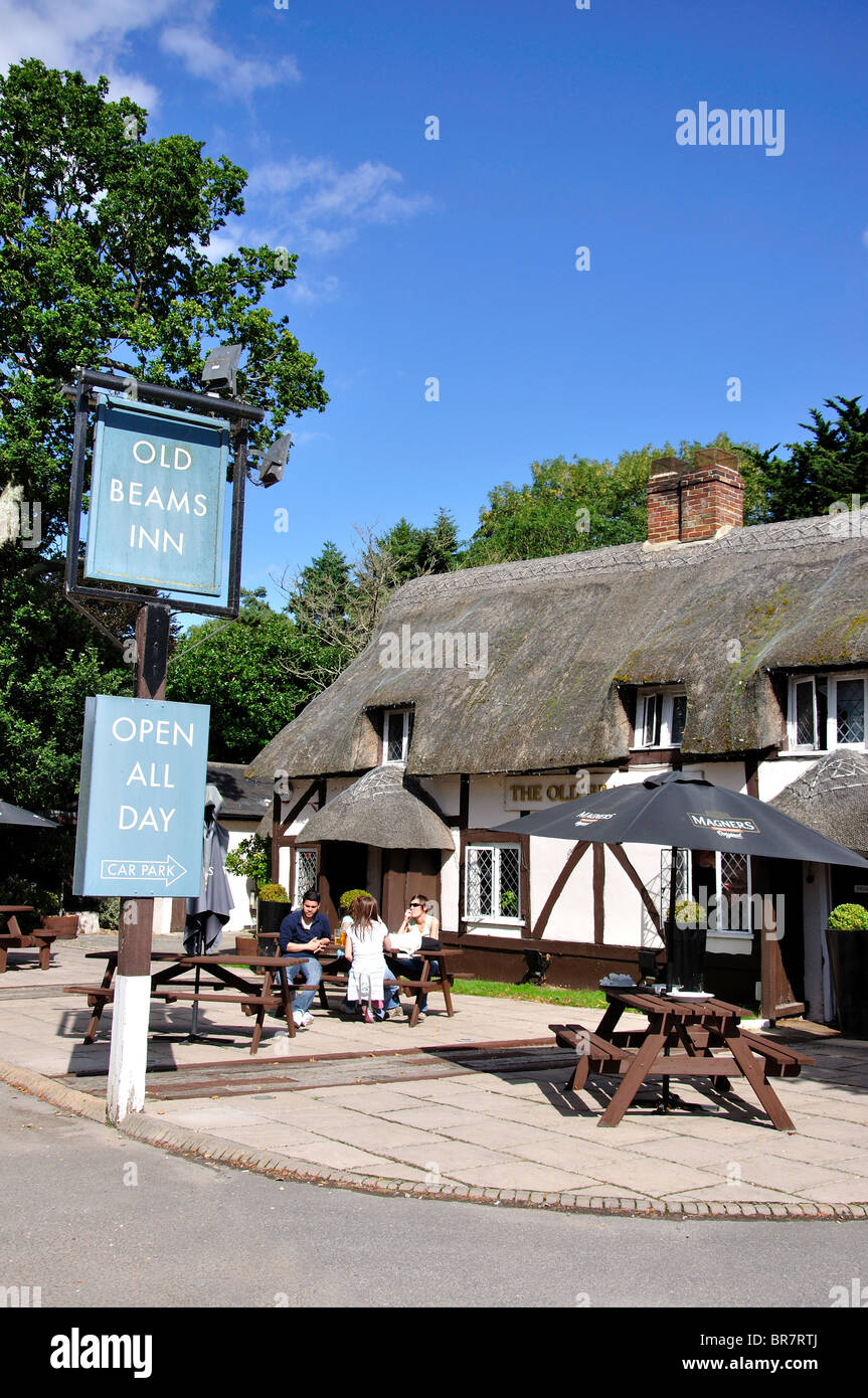 "Vecchie travi' Inn, Salisbury Road, Ibsley, Ringwood, Hampshire, Inghilterra, Regno Unito Foto Stock