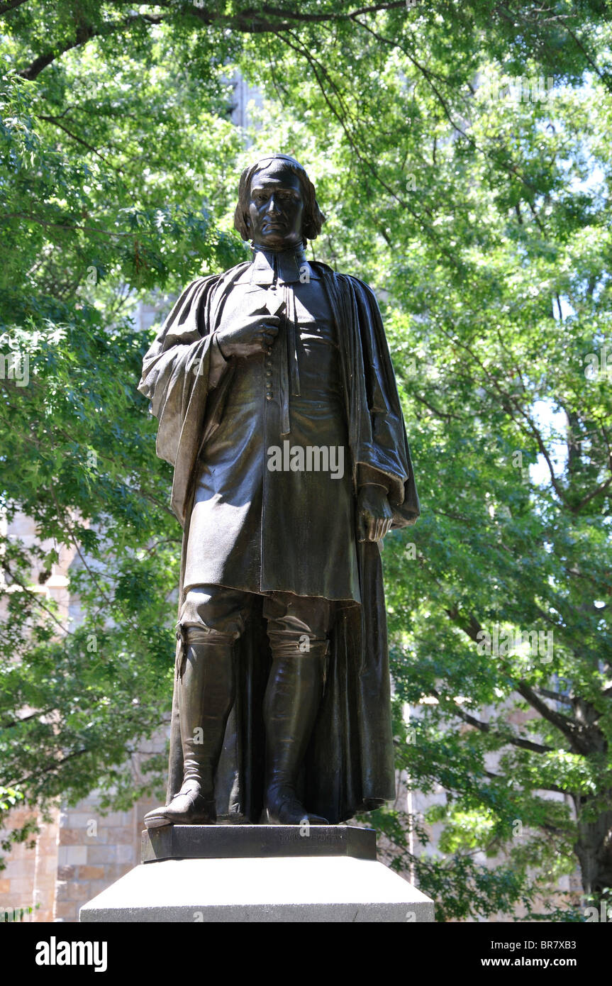 Statua di p. Abramo Pierson, vecchio Campus di Yale College, New Haven, Connecticut, Stati Uniti d'America Foto Stock