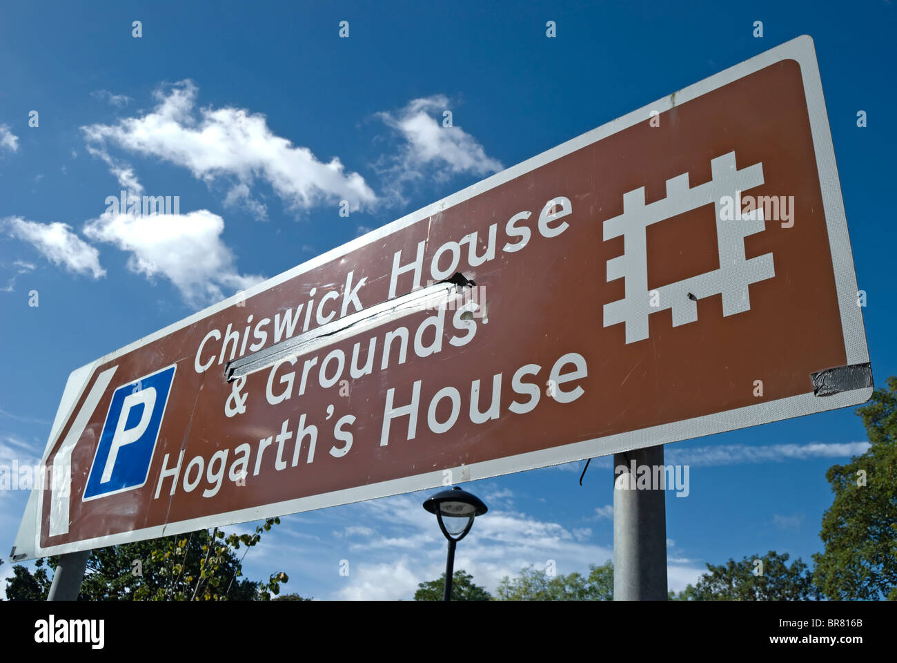 English Heritage direzione segno per Chiswick House e giardini, e Hogarth's House, a Chiswick, a ovest di Londra - Inghilterra Foto Stock