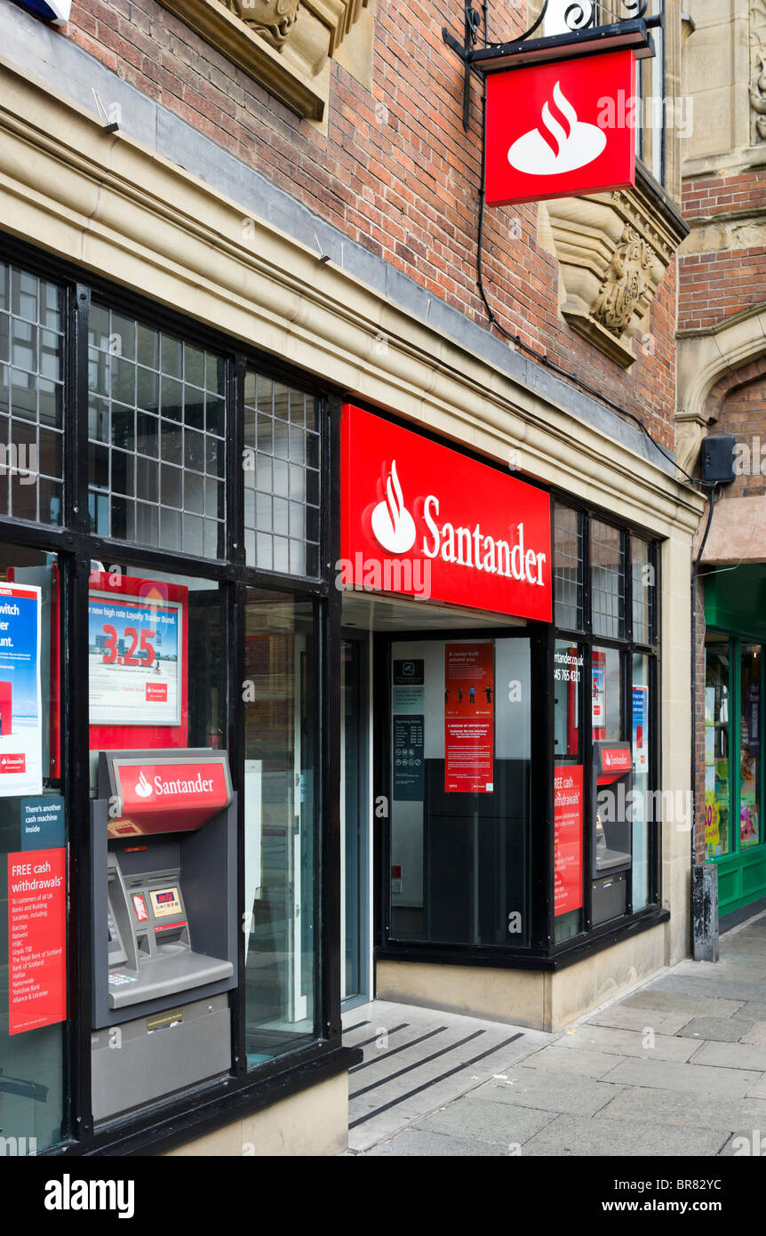 Banca Santander in Chester Town Center, Cheshire, Inghilterra, Regno Unito Foto Stock