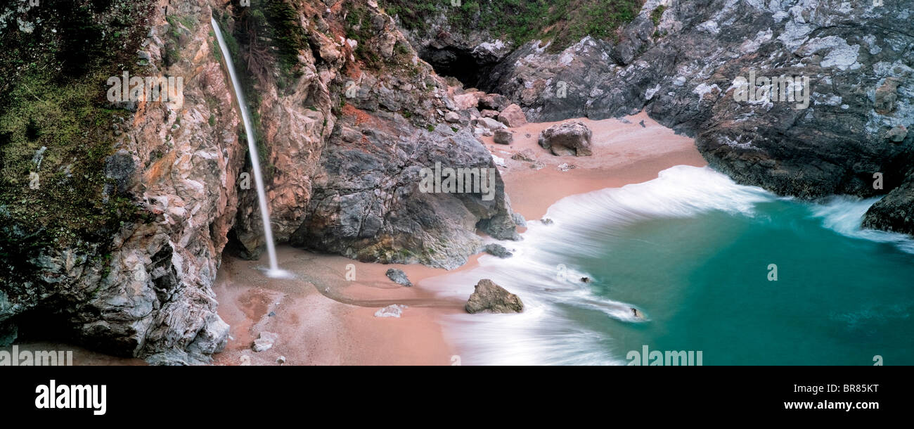 McWay cade. Julia Pfeiffer Burns State Park. California Foto Stock