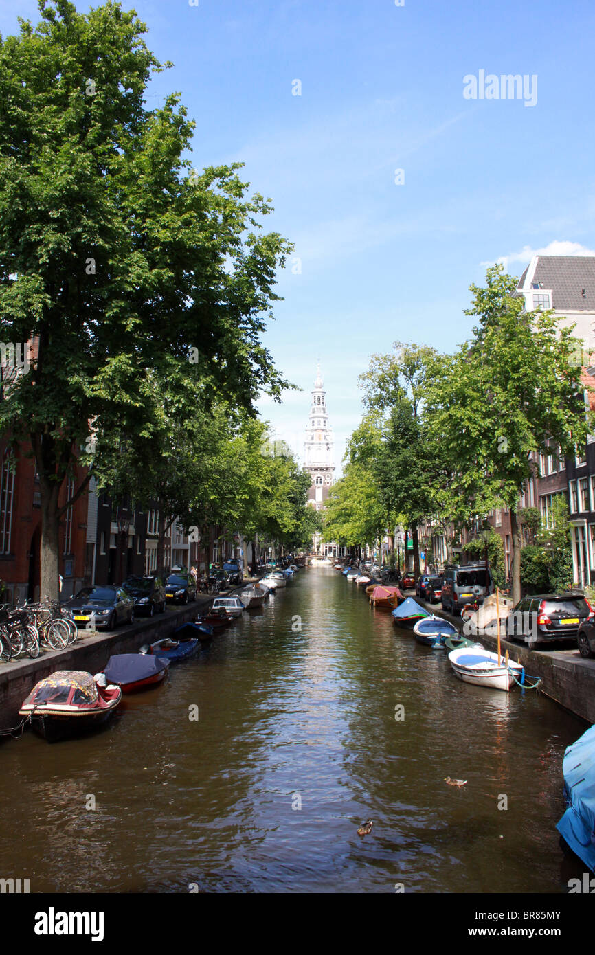 Canal che conduce fino al zuiderkerk Amsterdam, Paesi Bassi, Olanda Foto Stock