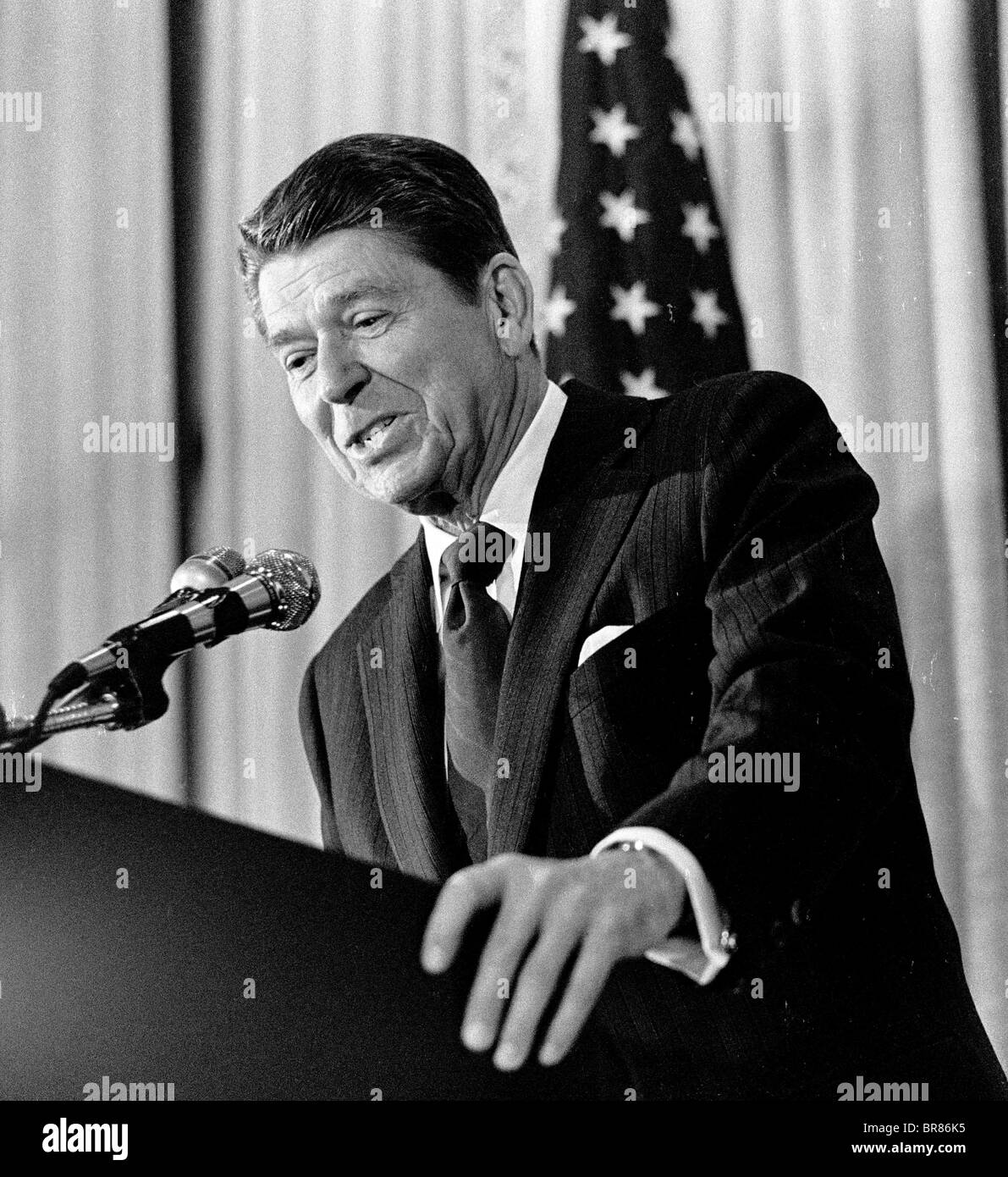 Il Presidente Ronald Reagan alla conferenza stampa tenutasi a San Francisco, California, il 9 maggio 1980. Foto Stock