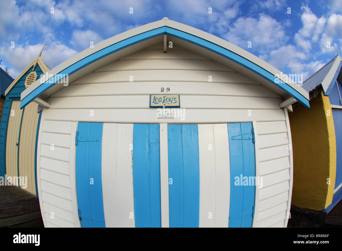 Ampia e obiettivo fisheye foto di coloratissimi BEACHOUSES Penisola di Mornington VICTORIA AUSTRALIA BDB Foto Stock
