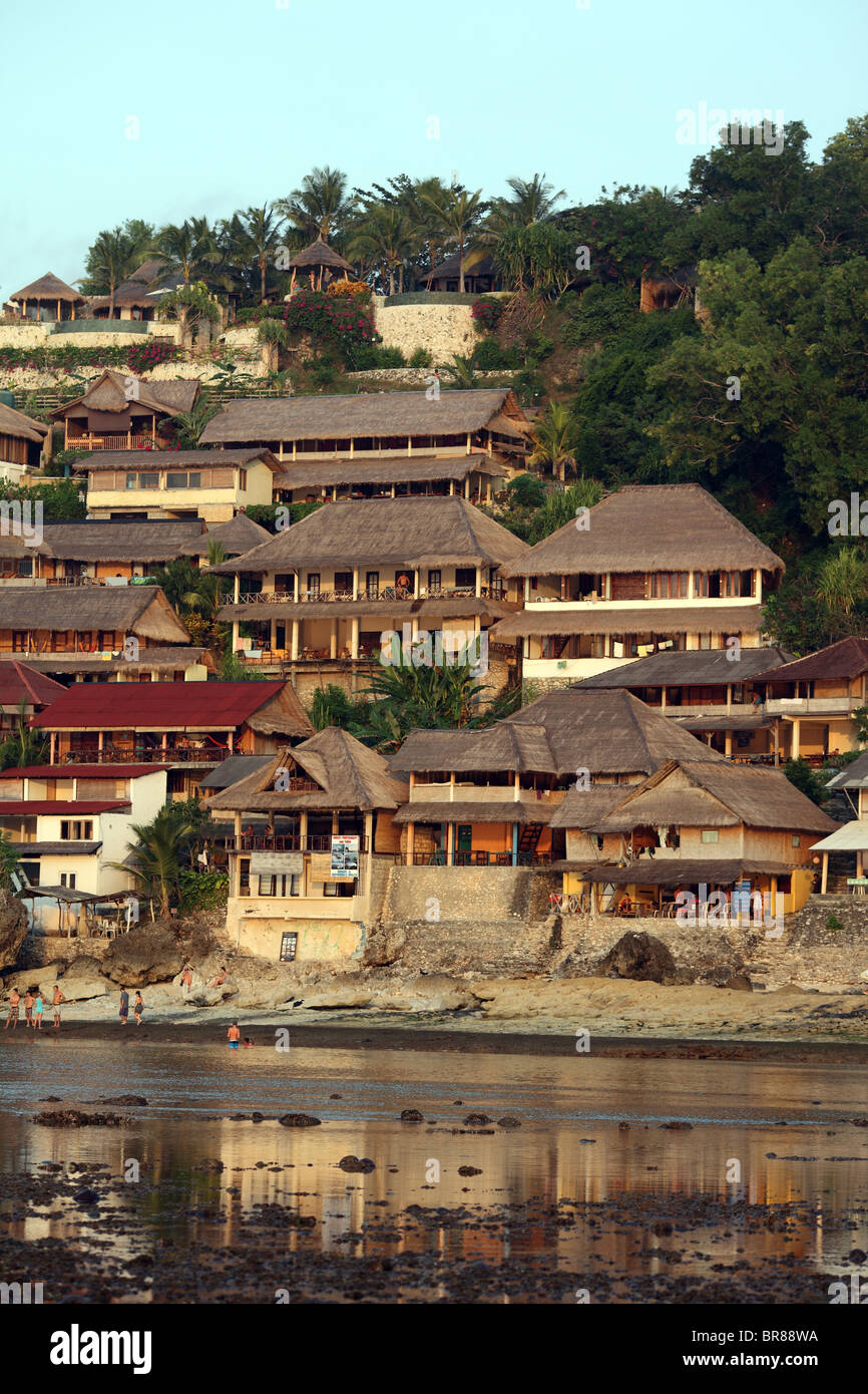 Surfer alloggi e ristoranti sulla collina. Bingin, Bukit Peninsula, Bali, Indonesia, Asia sud-orientale, Asia Foto Stock