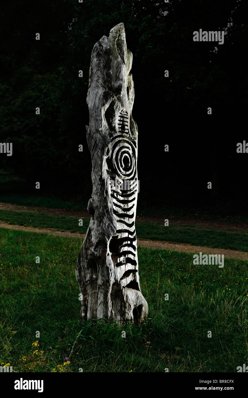 Scultura in legno scolpito da yew da Walter Bailey. Foto Stock