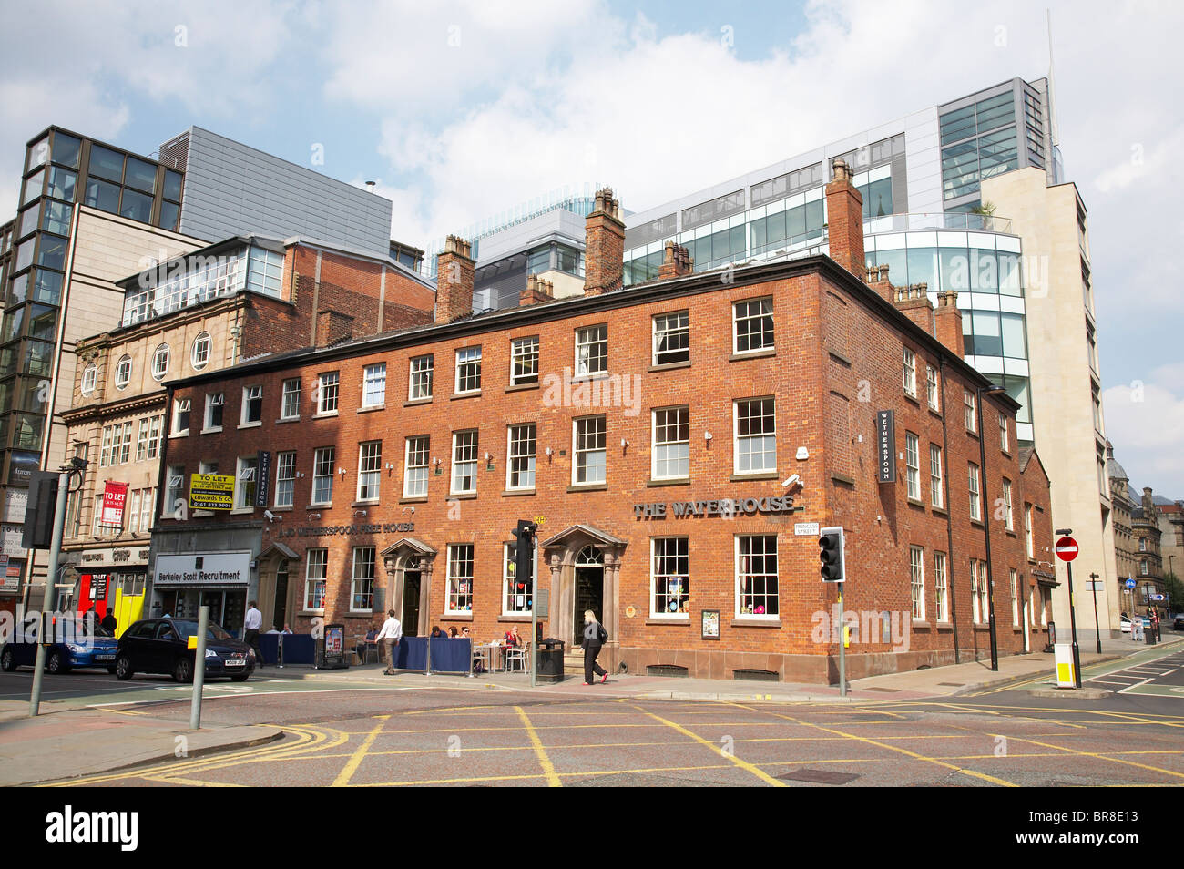 Il Waterhouse un pub Wetherspoon in Manchester REGNO UNITO Foto Stock