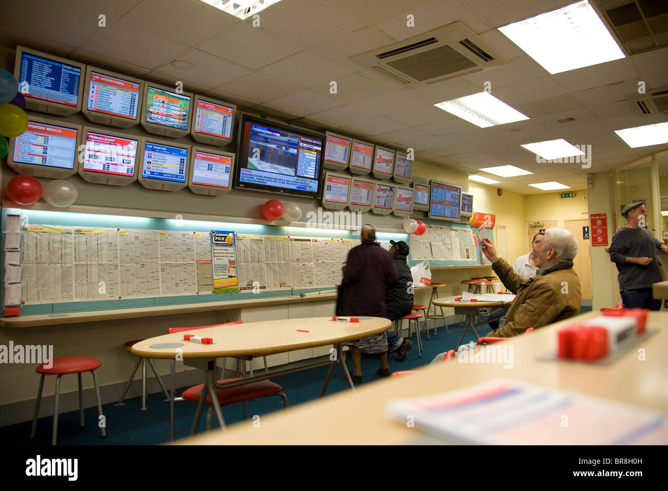 Ladbrokes store a Clapham Foto Stock