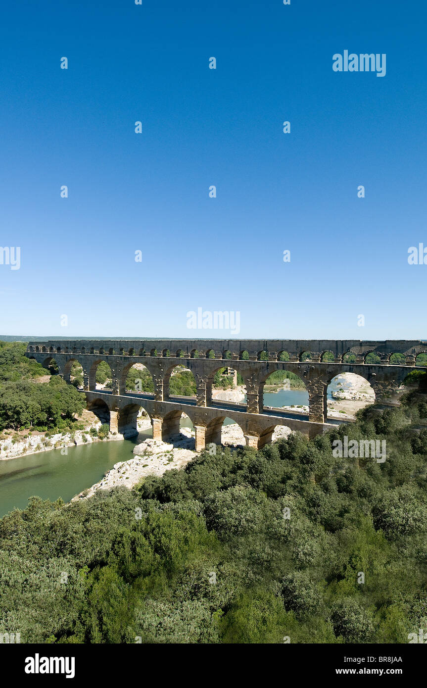 Il Pont du Gard, Languedoc-Roussillon, Francia Foto Stock