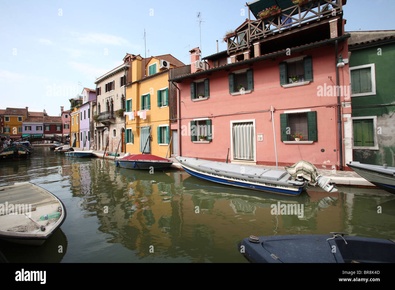 Canal a isola di Burano Foto Stock