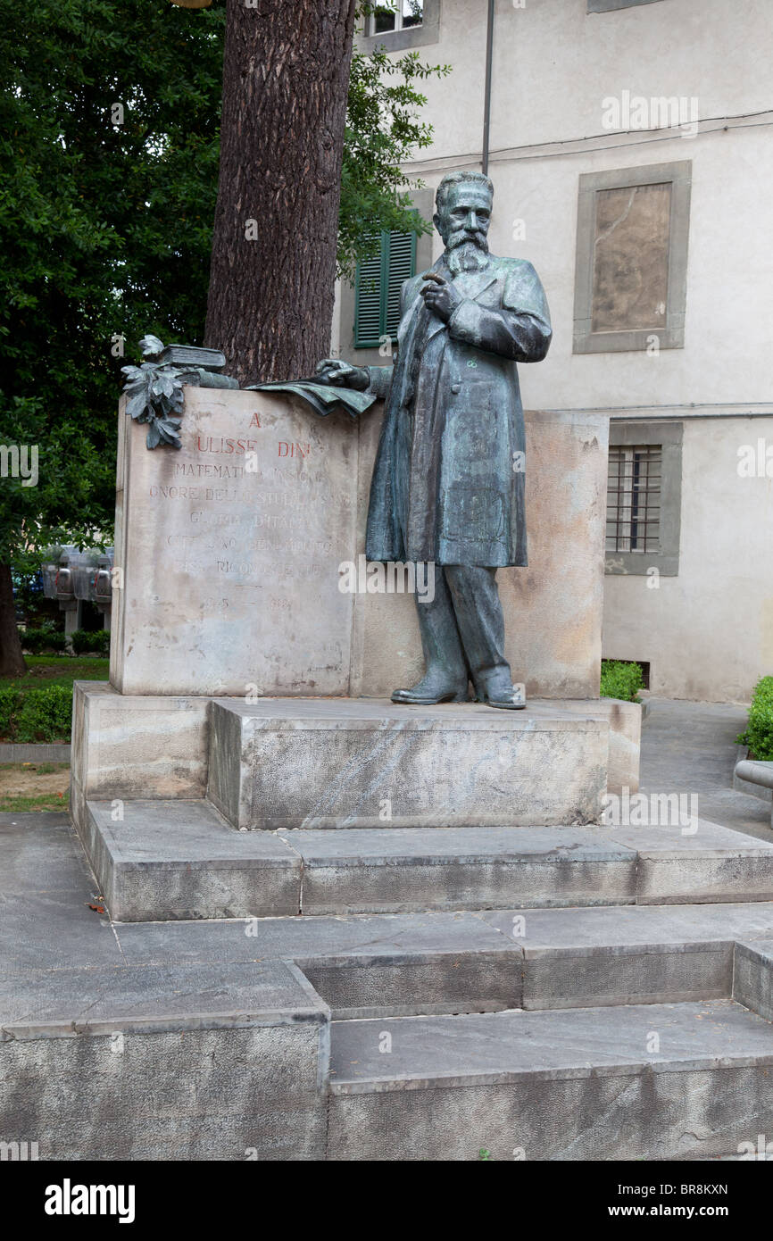 Statua di matematico Ulisse Dini nella Piazza di Cavalieri, Pisa, Italia Foto Stock