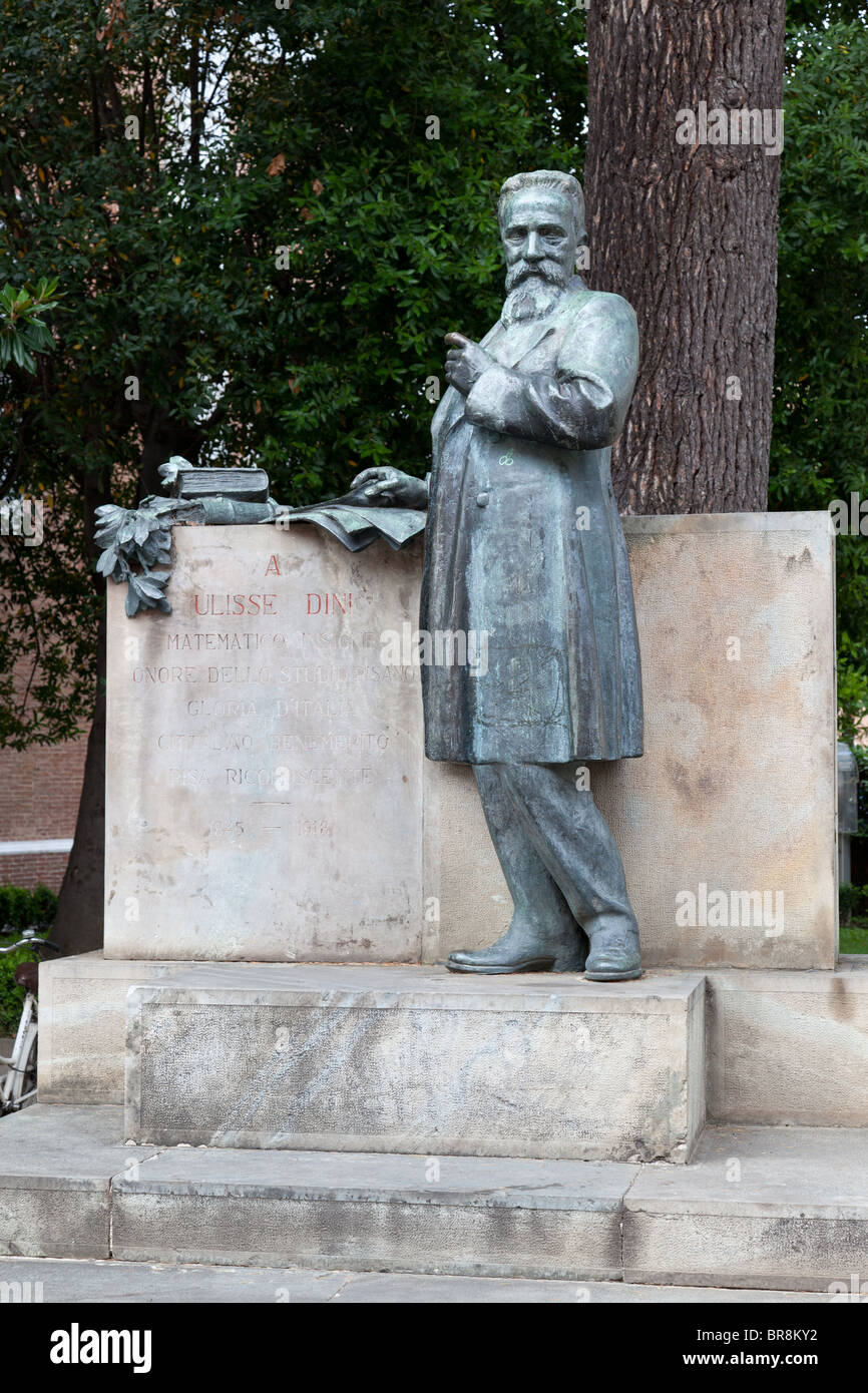 Statua di matematico Ulisse Dini nella Piazza di Cavalieri, Pisa, Italia Foto Stock