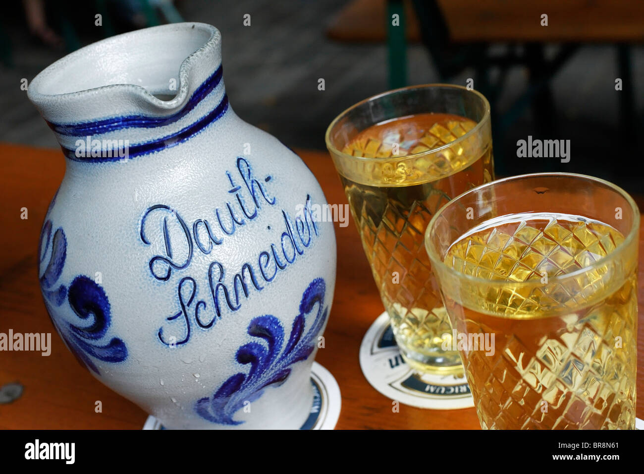 Ebbelwoi, apple wine pub Alt-Sachsenhausen, Frankfurt am Main, Hesse, Germania Foto Stock