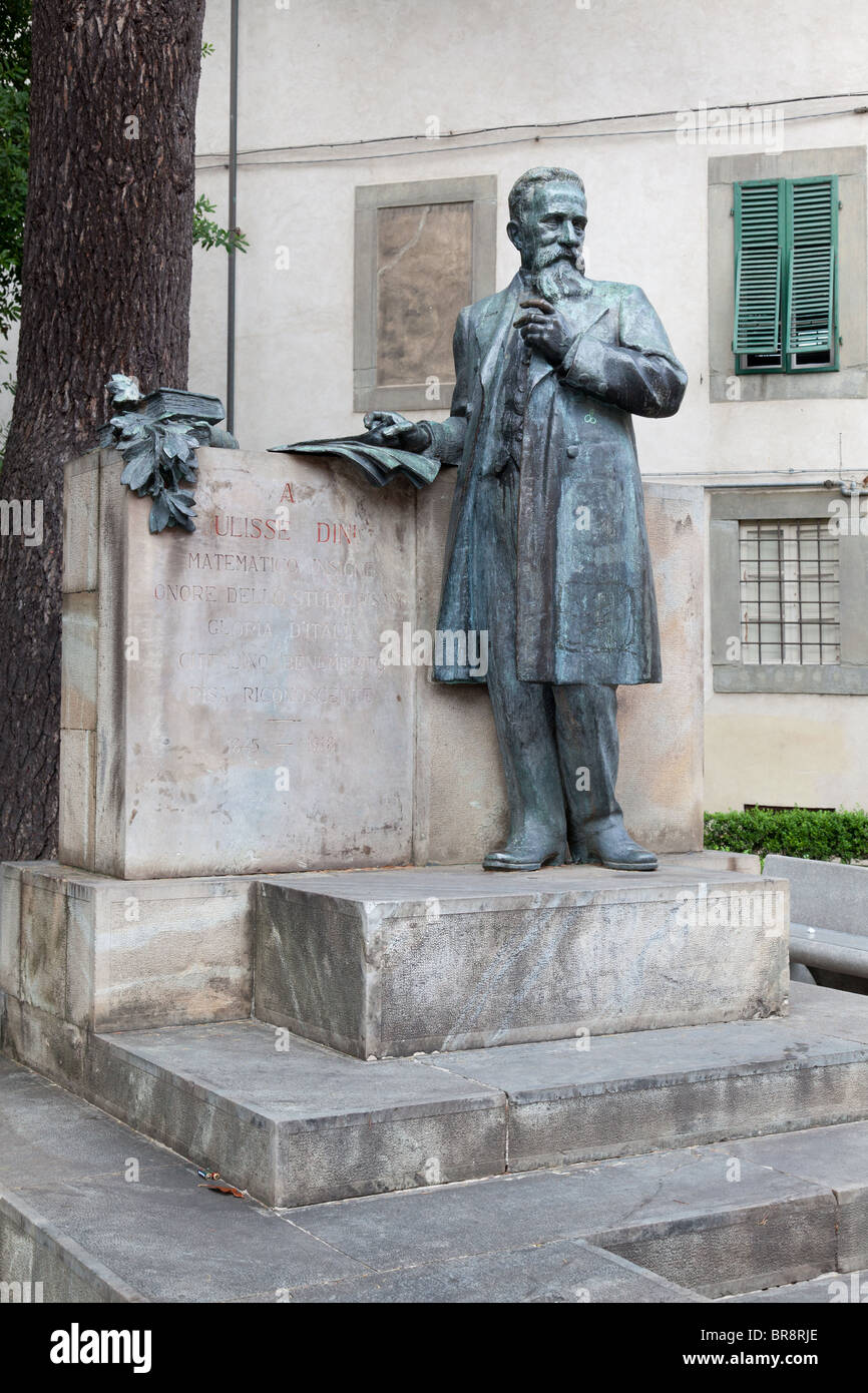 Statua di matematico Ulisse Dini nella Piazza di Cavalieri, Pisa, Italia Foto Stock