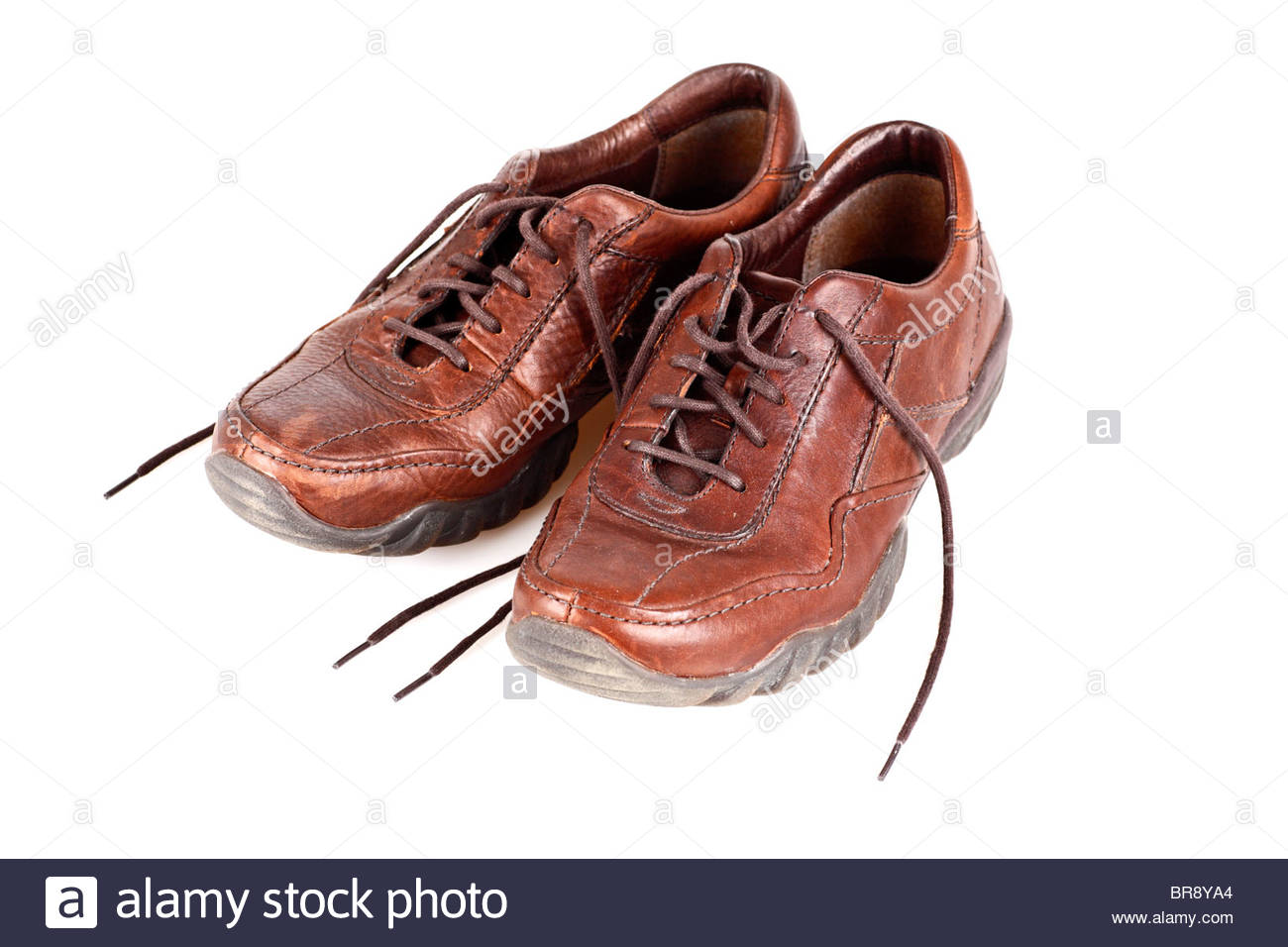 Coppia di robuste brown scarpe da passeggio Foto Stock